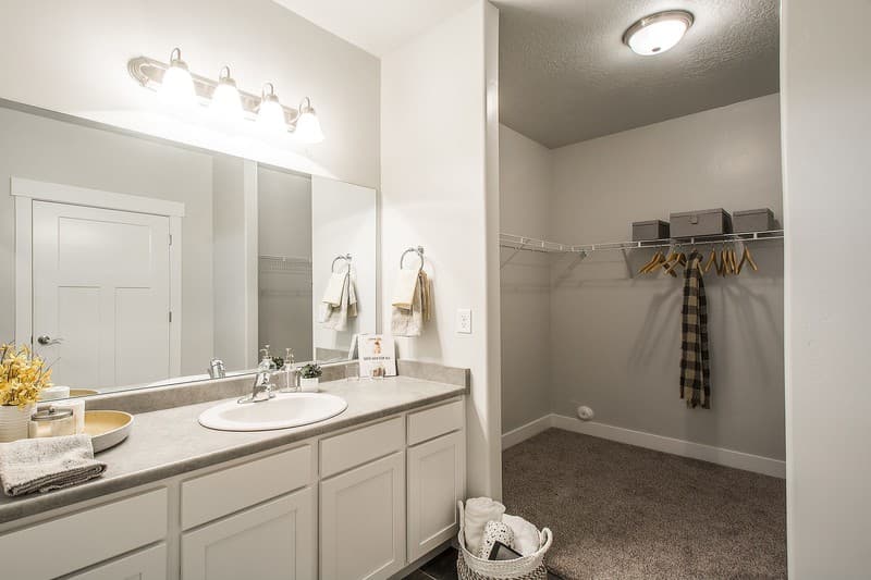 Vineyard Condo: 765 N 260 W