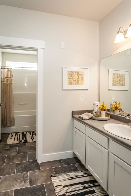 Vineyard Condo: 765 N 260 W