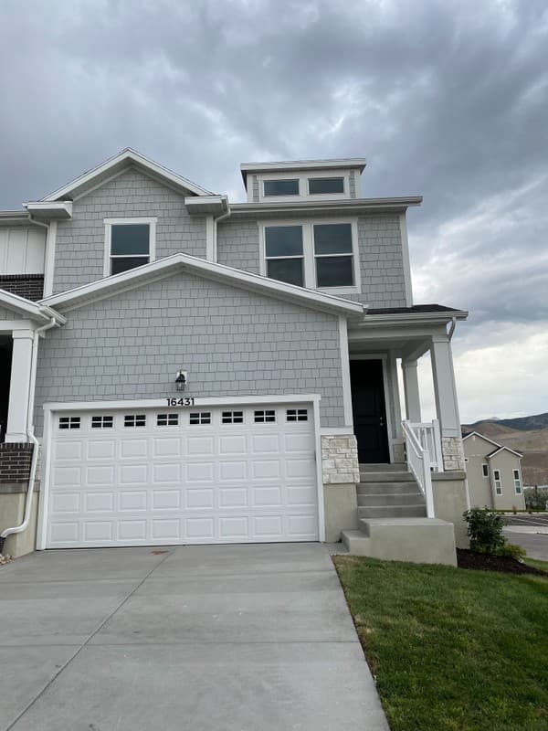 Bluffdale Townhome: 16431 S Bull Spring Ln