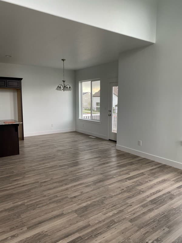 Bluffdale Townhome: 16431 S Bull Spring Ln