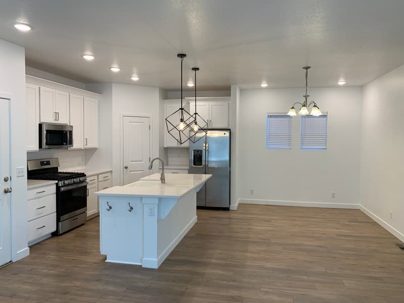 Cedar Hills House: 10046 N Marigold Ln