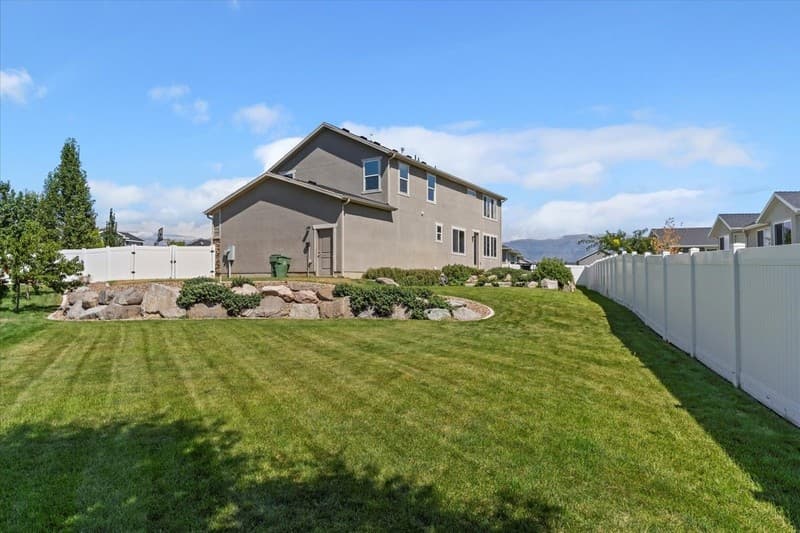 Syracuse House: 1549 W 650 S