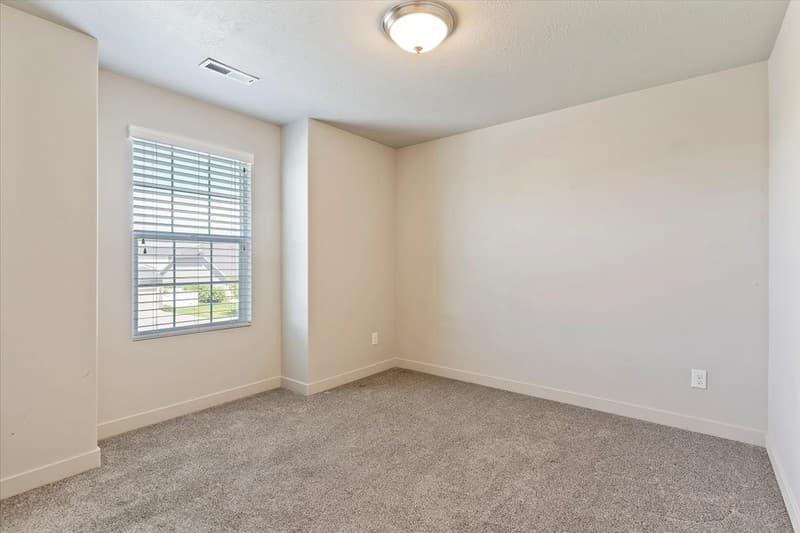 Syracuse House: 1549 W 650 S