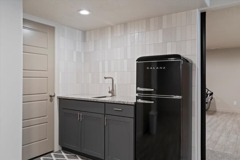 Syracuse House: 1549 W 650 S