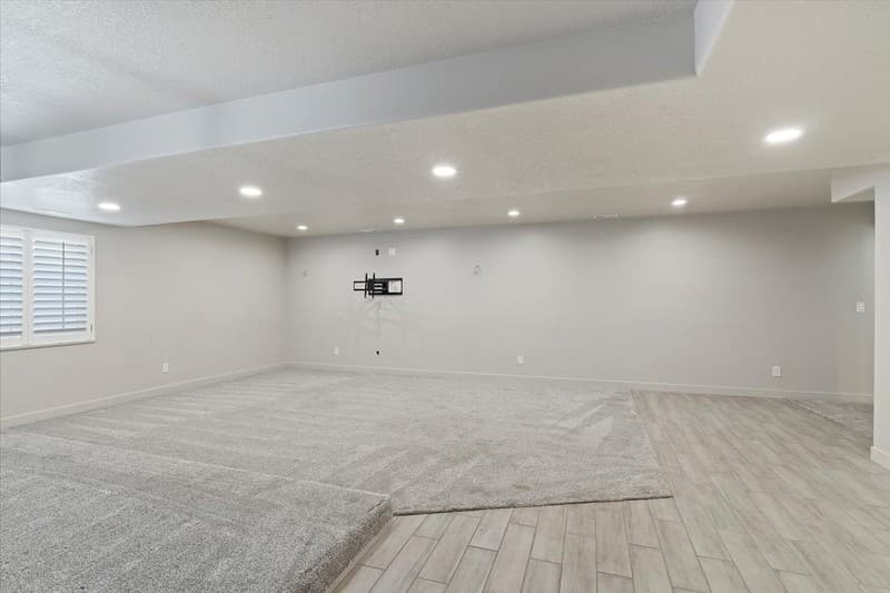 Syracuse House: 1549 W 650 S