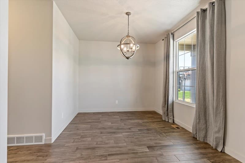 Syracuse House: 1549 W 650 S