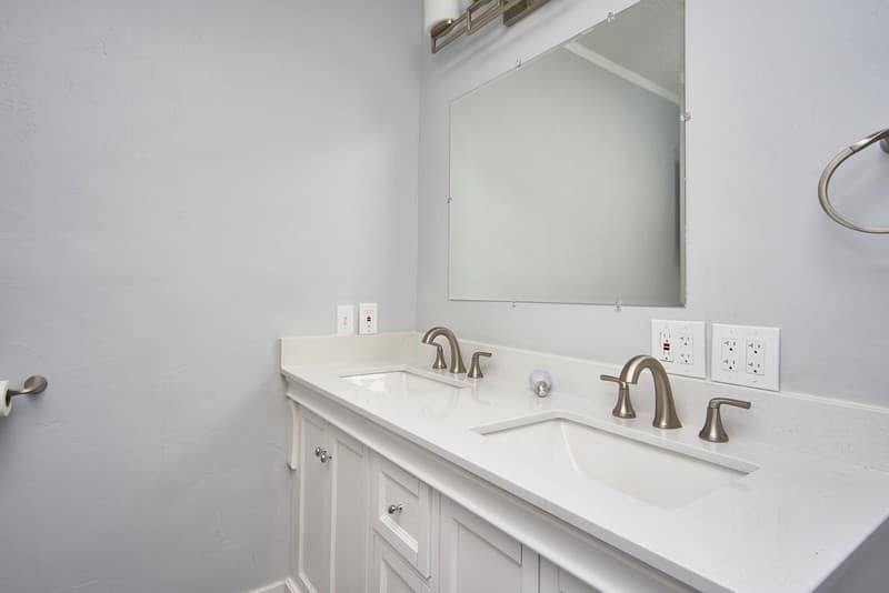 Grantsville House: 325 W Apple St