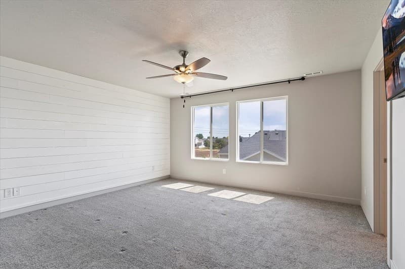 Syracuse House: 1549 W 650 S