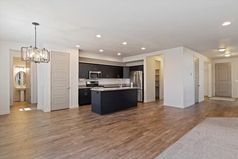 Syracuse House: 1549 W 650 S