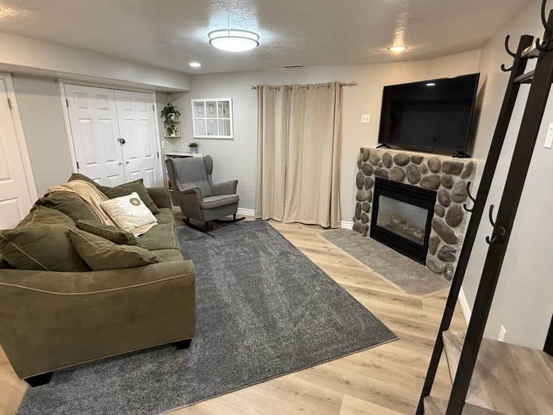 Kaysville Multiplex: 837 Crimson Ln