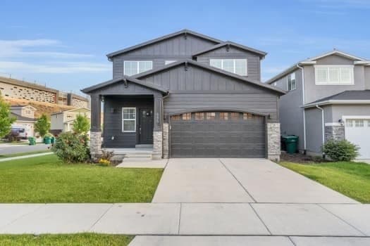 Riverton House: 585 W Life Dr