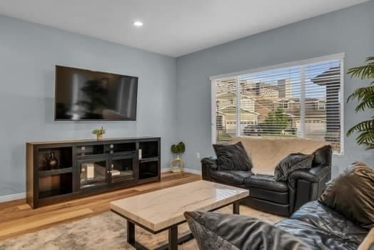 Riverton House: 585 W Life Dr