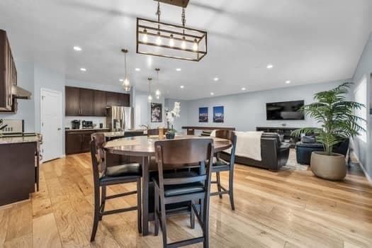 Riverton House: 585 W Life Dr