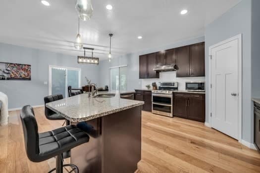 Riverton House: 585 W Life Dr
