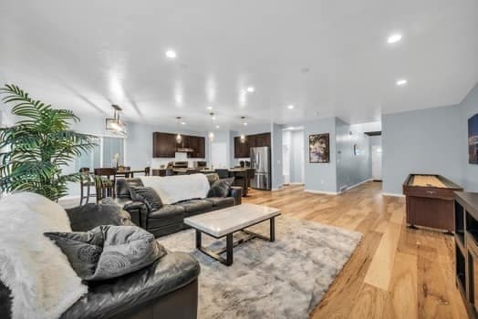 Riverton House: 585 W Life Dr