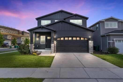 Riverton House: 585 W Life Dr