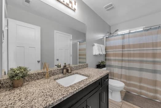 Riverton House: 585 W Life Dr