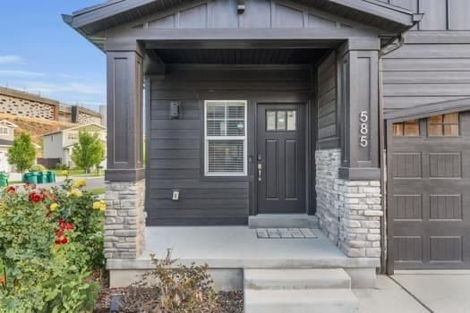 Riverton House: 585 W Life Dr