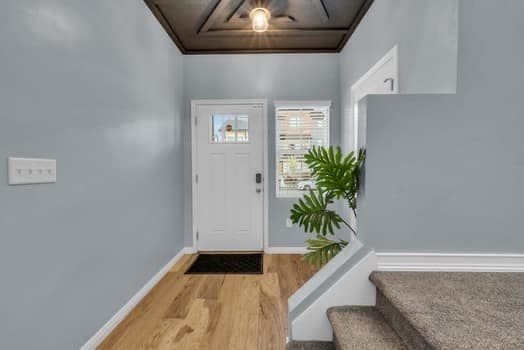 Riverton House: 585 W Life Dr