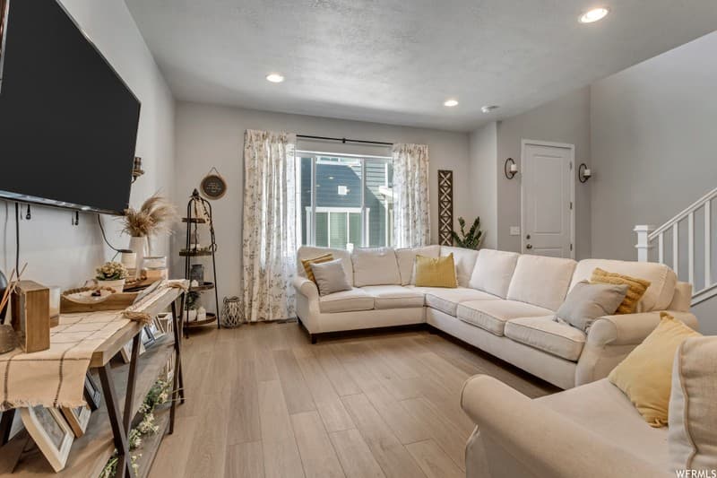 Riverton Single Room: 15030 S Wild Horse Way