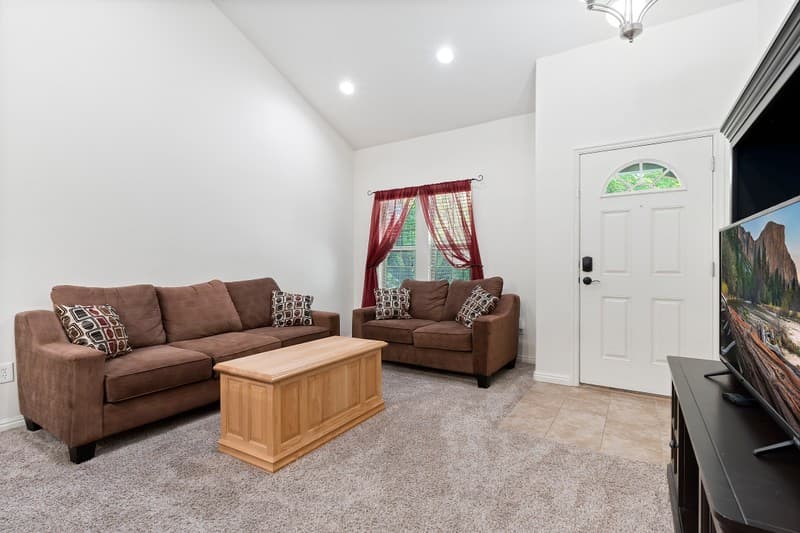 South Jordan House: 10213 S Sacramento Way
