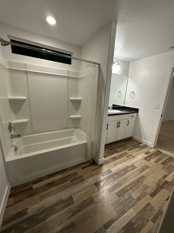 Saratoga Springs House: 354 E Black Creek Ln