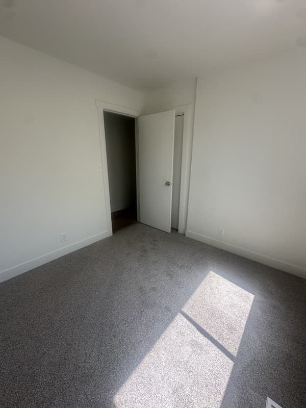 Sandy House: 2704 E Creek Rd