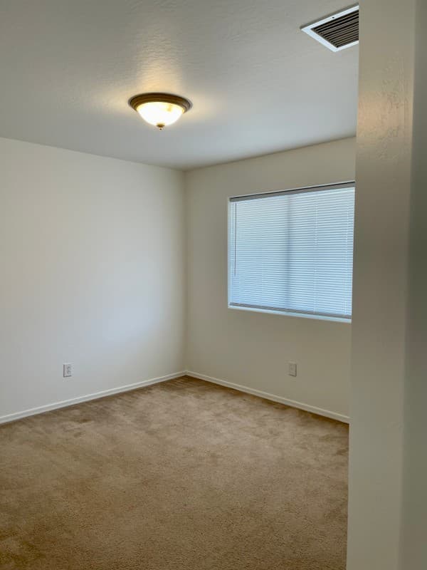 Eloy Apartment: 3940 N Kioha Dr