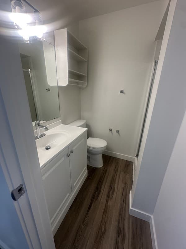 Sandy House: 2704 E Creek Rd