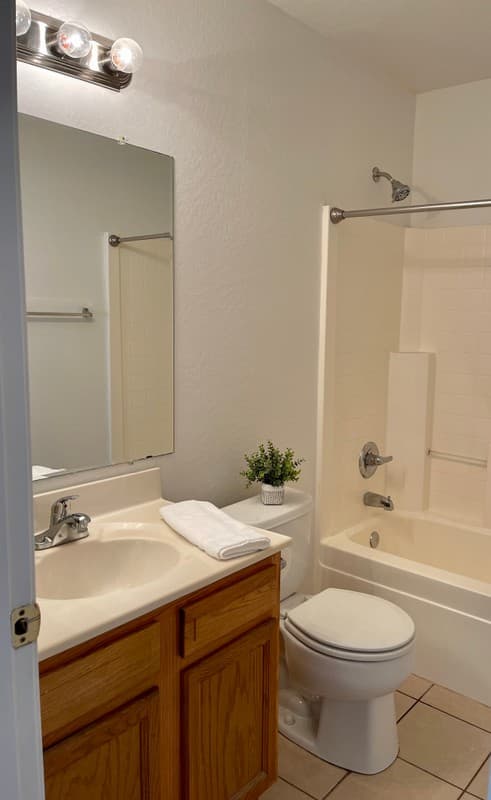 Eloy Apartment: 3940 N Kioha Dr