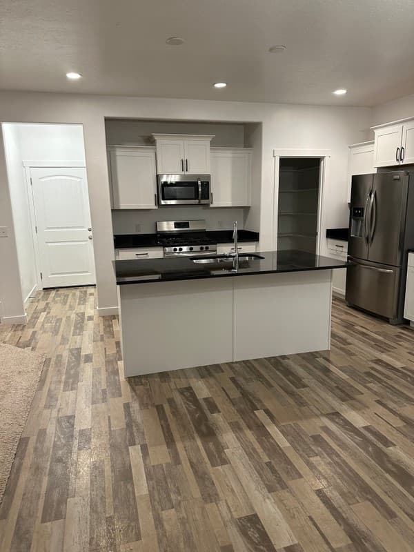 Saratoga Springs House: 354 E Black Creek Ln
