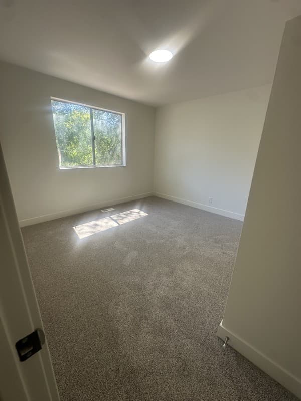 Sandy House: 2704 E Creek Rd