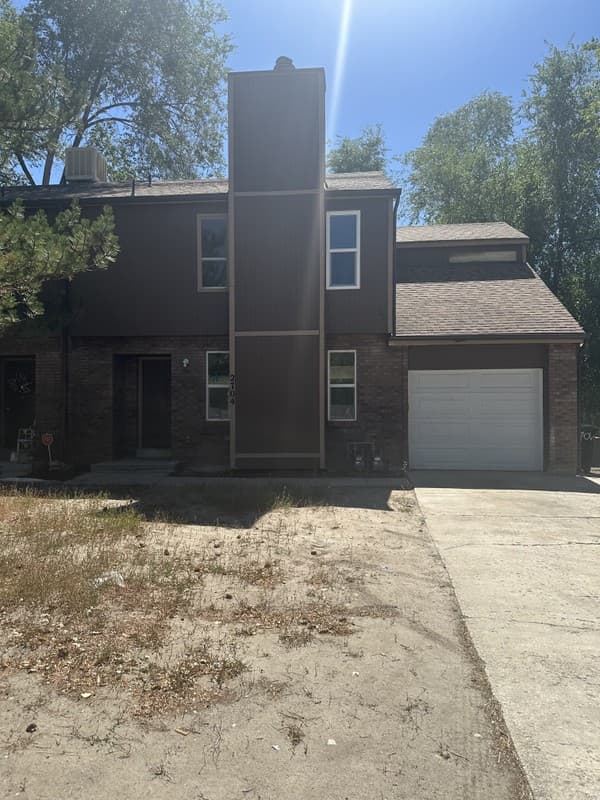 Sandy House: 2704 E Creek Rd