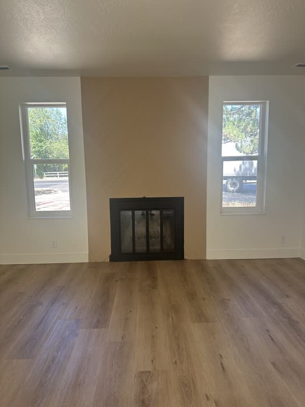 Sandy House: 2704 E Creek Rd