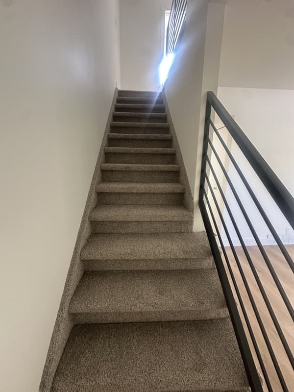 Sandy House: 2704 E Creek Rd