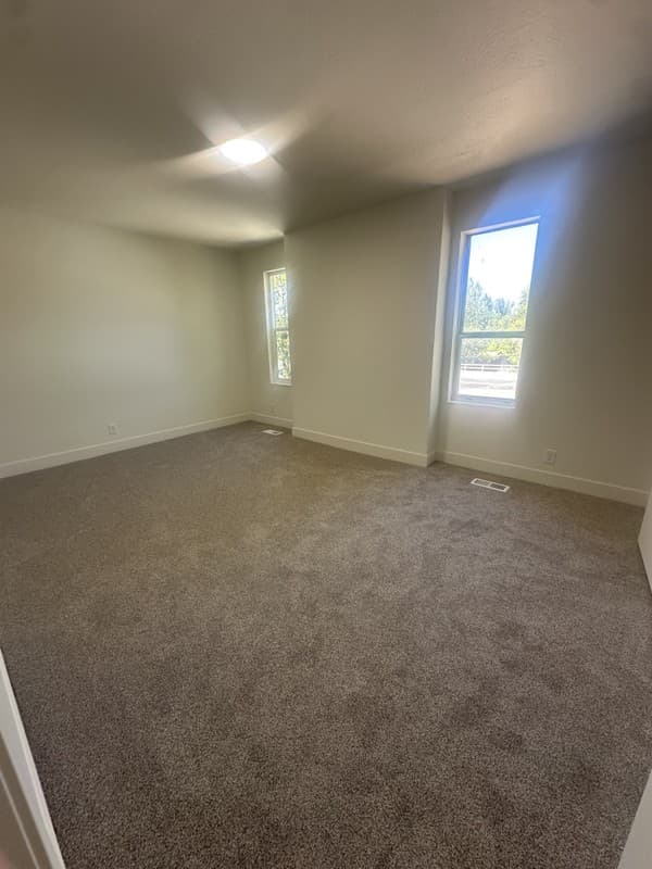 Sandy House: 2704 E Creek Rd
