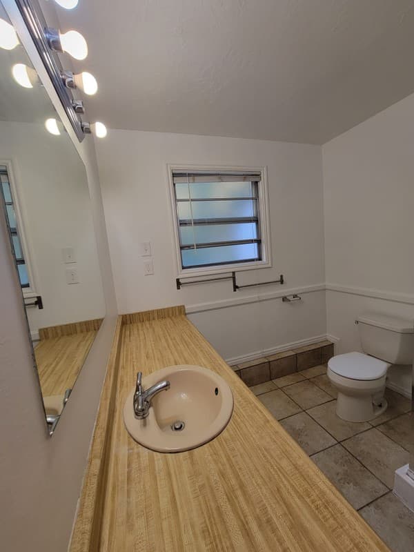 Centerville House: 210 N 700 E