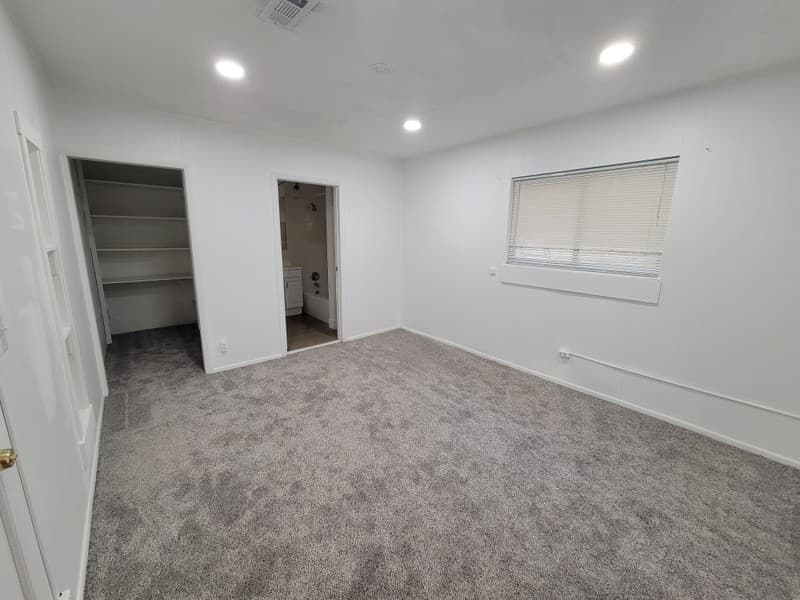 Centerville House: 210 N 700 E