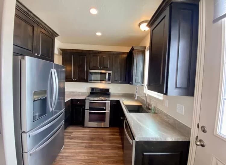 Salem Townhome: 683 N 150 E