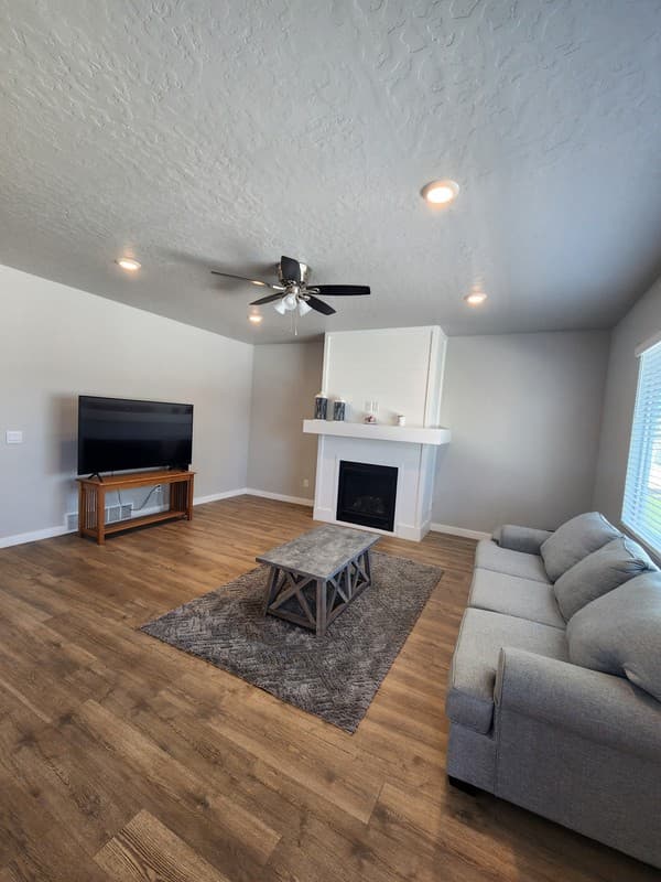 Syracuse House: 4186 W 800 S