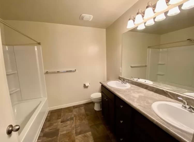 Salem Townhome: 683 N 150 E