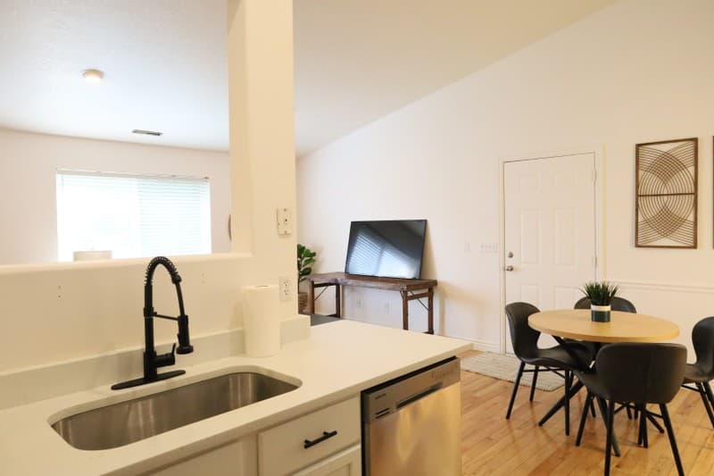 Provo Single Room: 208 S 1050 W