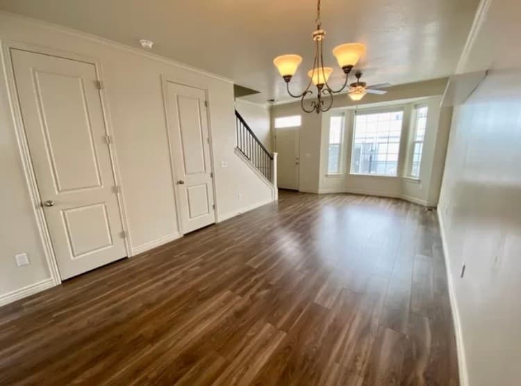 Salem Townhome: 683 N 150 E