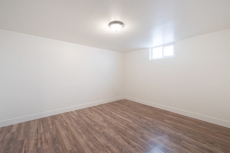 Midvale House: 276 W Arizona Dr