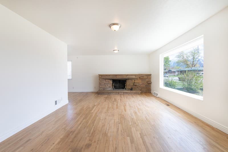 Midvale House: 276 W Arizona Dr