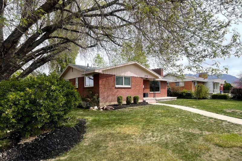 Midvale House: 276 W Arizona Dr
