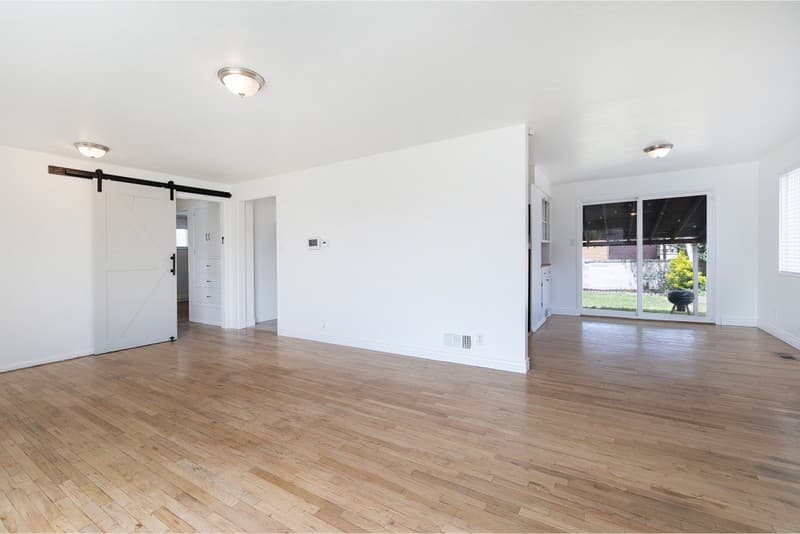 Midvale House: 276 W Arizona Dr
