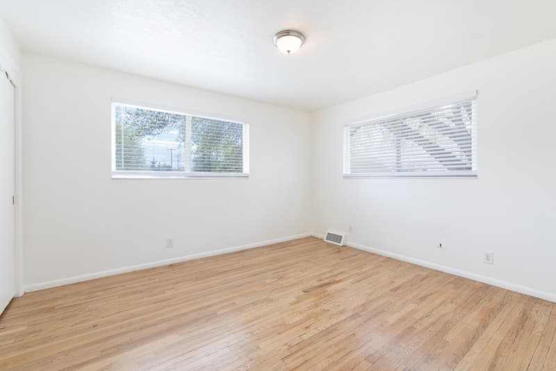 Midvale House: 276 W Arizona Dr