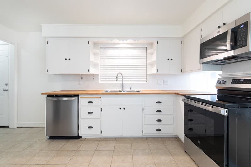 Midvale House: 276 W Arizona Dr