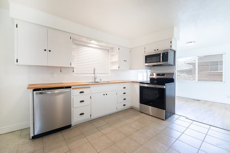 Midvale House: 276 W Arizona Dr
